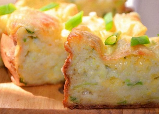 vkusnaya_kabachkovaya_zapekanka_s_syrom__nashakuhnia_ru