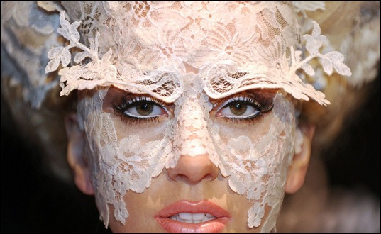 1291988793_madame-tussauds-lady-in-lace-wax-figurine-hollywood-4