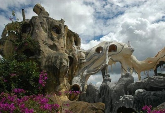 1269198781_strange_house_in_vietnam_31