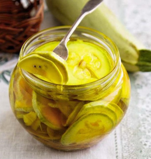 Marinovannyie-kabachki-s-lukom