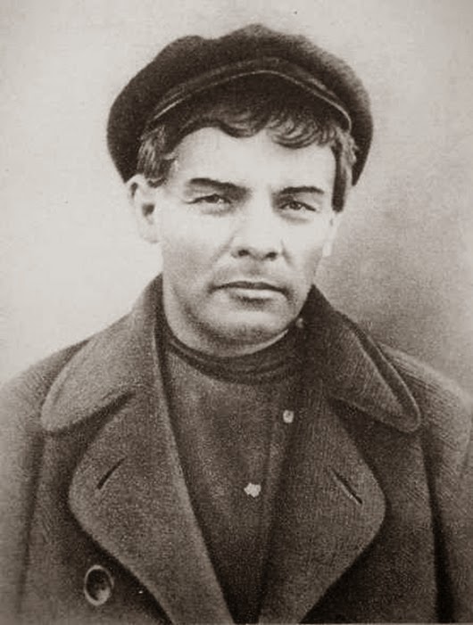 Lenin-last-underground,_1917